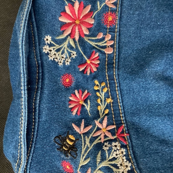 2T Vince Camuto embroidered Denim Jacket - Picture 4 of 4